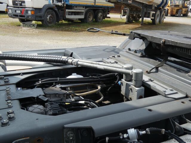 Standart çekici ünitesi DAF XF 460