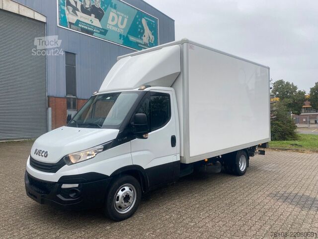 Vrachtwagen met bakwagen IVECO Daily 35C14 Hi-Matic Koffer mit Ladebordwand