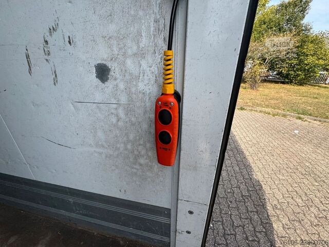 Vrachtwagen met bakwagen IVECO Daily 70C18 Hi-Matic Koffer mit LBW*TÜV neu !*