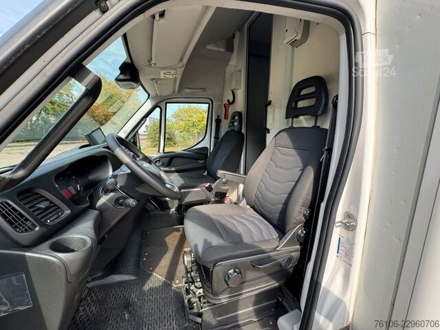 Vrachtwagen met bakwagen IVECO Daily 70C18 Hi-Matic Koffer mit LBW*TÜV neu !*
