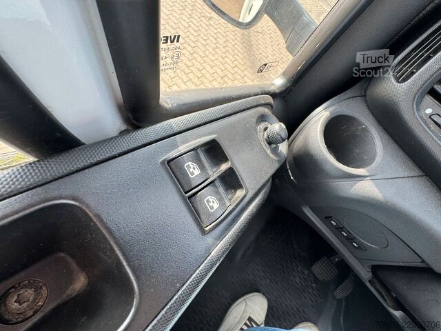 Vrachtwagen met bakwagen IVECO Daily 70C18 Hi-Matic Koffer mit LBW*TÜV neu !*