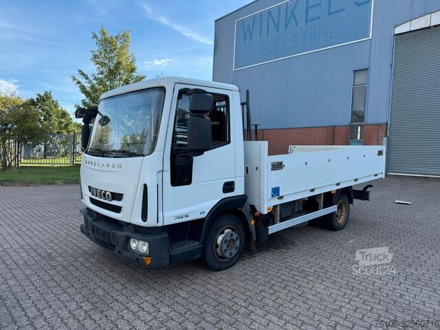 Pick-up bestelwagen IVECO 75E16 Pritsche mit Kran Fassi