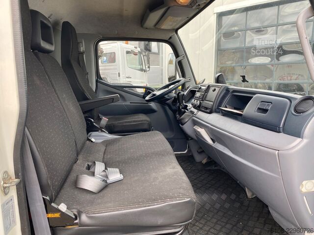 Vrachtwagen met bakwagen FUSO Canter 7C15 Koffer mit Ladebordwand