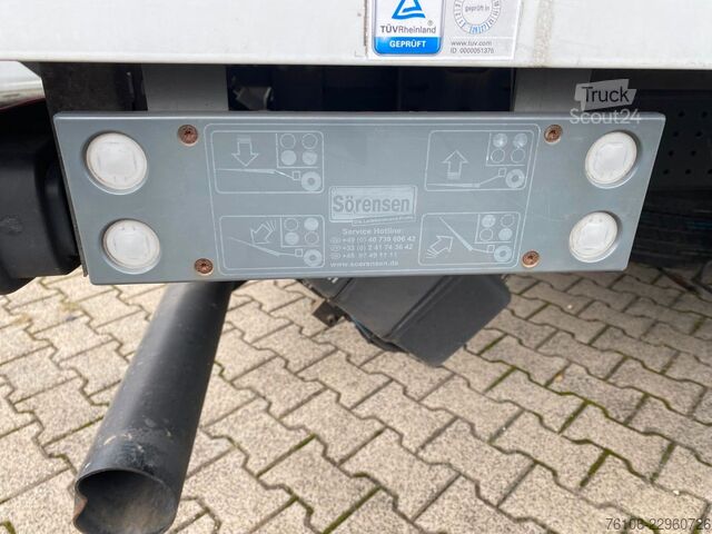 Vrachtwagen met bakwagen FUSO Canter 7C15 Koffer mit Ladebordwand