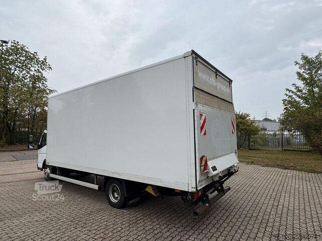 Vrachtwagen met bakwagen FUSO Canter 7C15 Koffer mit Ladebordwand