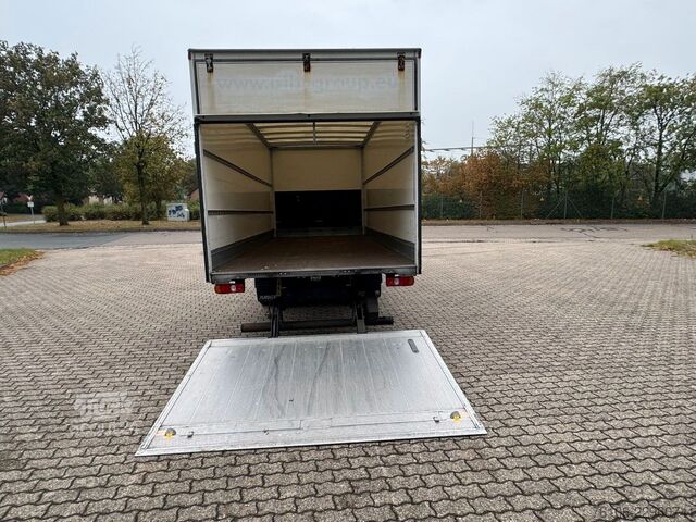 Vrachtwagen met bakwagen FUSO Canter 7C15 Koffer mit Ladebordwand