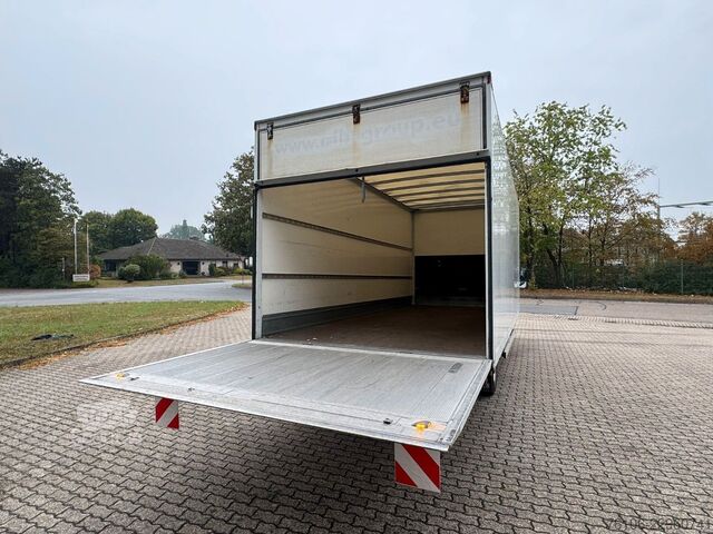 Vrachtwagen met bakwagen FUSO Canter 7C15 Koffer mit Ladebordwand