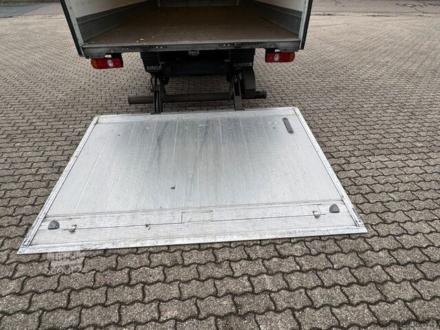 Vrachtwagen met bakwagen FUSO Canter 7C15 Koffer mit Ladebordwand