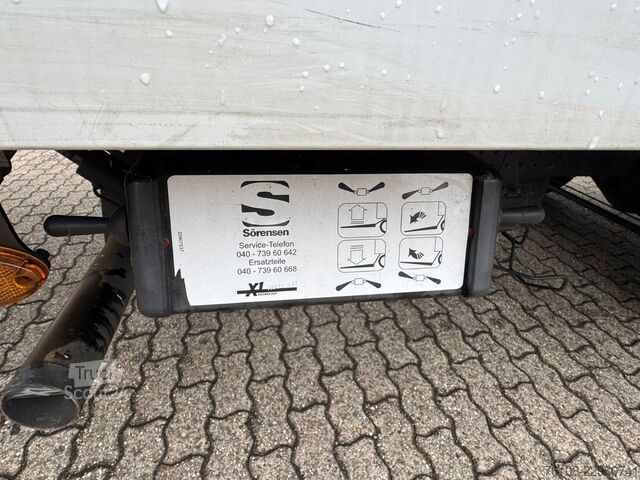 Vrachtwagen met bakwagen FUSO Canter 7C15 Koffer mit Ladebordwand