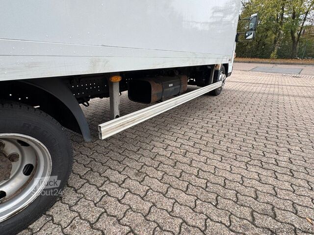 Vrachtwagen met bakwagen FUSO Canter 7C15 Koffer mit Ladebordwand