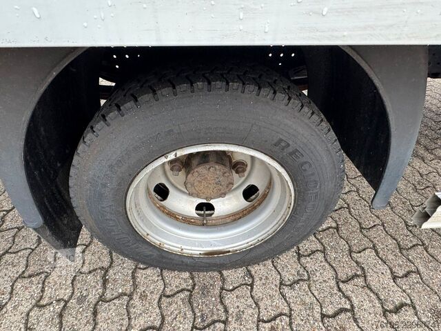 Vrachtwagen met bakwagen FUSO Canter 7C15 Koffer mit Ladebordwand
