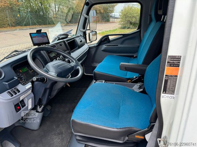 Vrachtwagen met bakwagen FUSO Canter 7C15 Koffer mit Ladebordwand