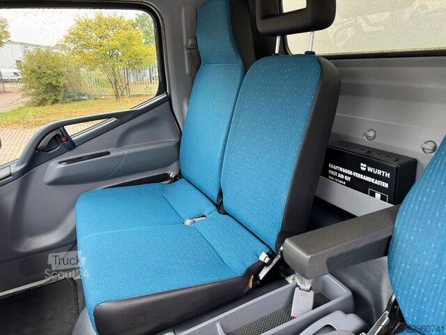 Vrachtwagen met bakwagen FUSO Canter 7C15 Koffer mit Ladebordwand