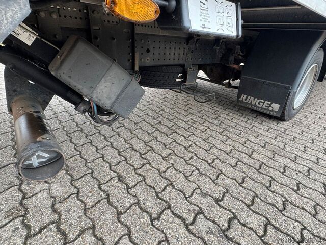 Vrachtwagen met bakwagen FUSO Canter 7C15 Koffer mit Ladebordwand