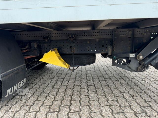 Vrachtwagen met bakwagen FUSO Canter 7C15 Koffer mit Ladebordwand