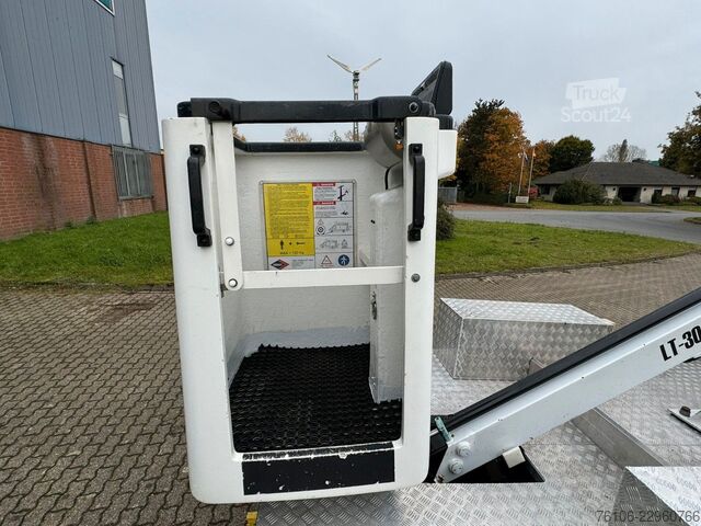 Plataforma de trabalho montada em camião IVECO Daily 35S14 Hubarbeitsbühne Versalift 11,2 Meter