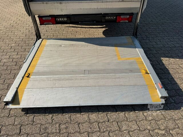 Vrachtwagen met bakwagen IVECO Daily 35S13 Koffer mit Ladebordwand*Klima*