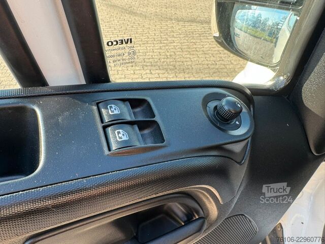 Vrachtwagen met bakwagen IVECO Daily 35S13 Koffer mit Ladebordwand*Klima*