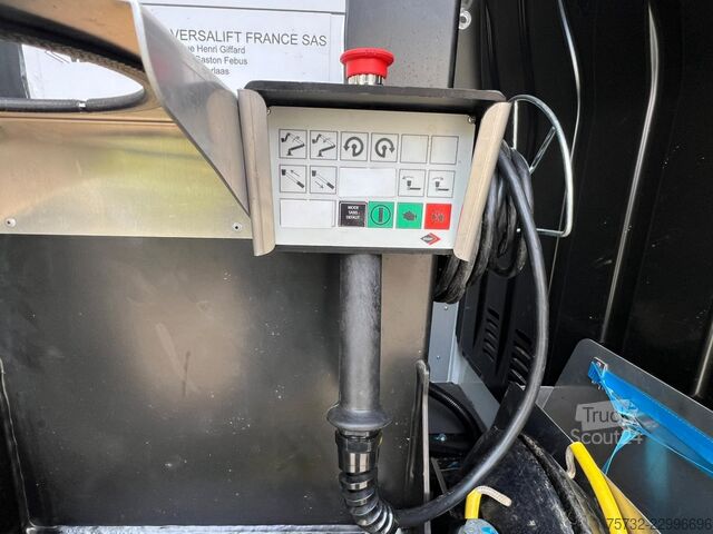 Teherautóra szerelt munkaállvány Renault Master  Versalift VDTL 14m 2 Per.Korb Nur 41h