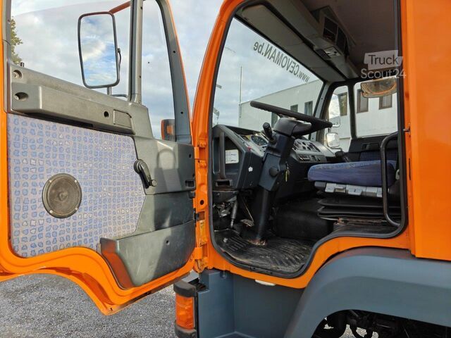 MAN L2000 4x4 10.220 + Army Shelter container MAN L2000 4x4 10.220 + Army Shelter container