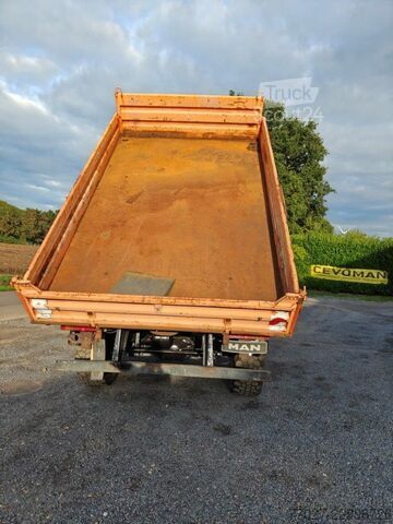 MAN L2000 4x4 10.220 + Army Shelter container MAN L2000 4x4 10.220 + Army Shelter container