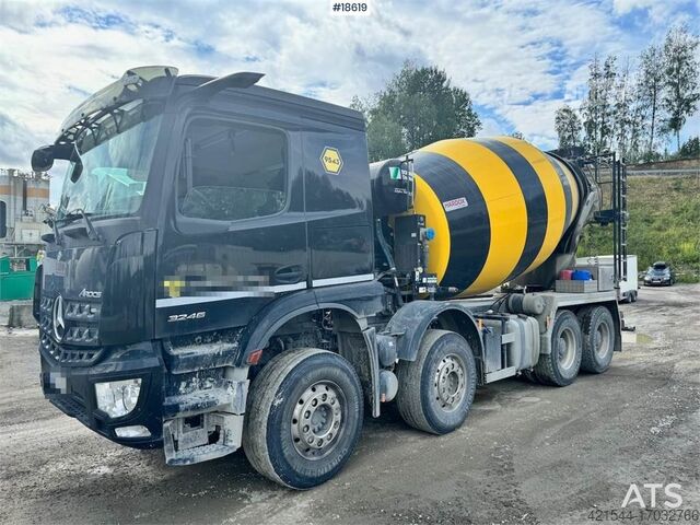 Blender Mercedes-Benz Arocs 3246 8x4 Concrete Truck. 85,000 km!