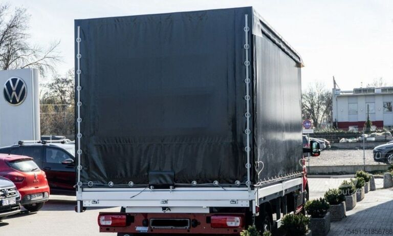 Dodávka s plachtovou bočnicou VW Crafter 35 Pritsche Schiebeplane LED Tempom.