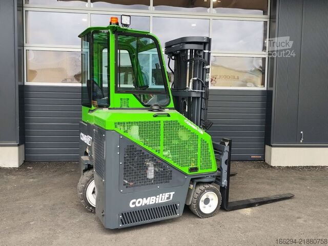Carrello elevatore a 4 direzioni Combilift CB2500D NEUMASCHINE