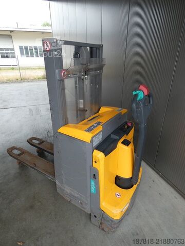 Empilhador manual Jungheinrich EJD 120