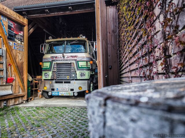 Çekici / Klasik araç International Harvester COF-4070B Transtar II