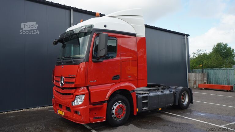 Standard-SZM Mercedes-Benz Actros 1943 tractor unit