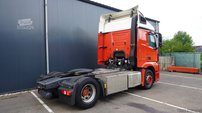 Standard-SZM Mercedes-Benz Actros 1943 tractor unit