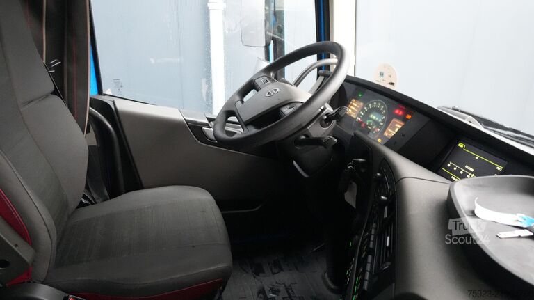 Standard-SZM Volvo FH 480 LNG Globetrotter tractor unit