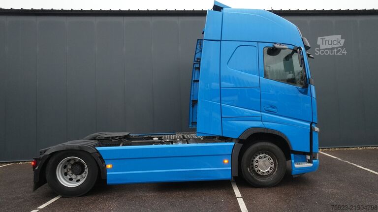 Standard-SZM Volvo FH 480 LNG Globetrotter tractor unit