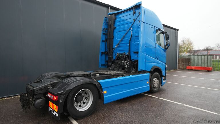 Standard-SZM Volvo FH 480 LNG Globetrotter tractor unit