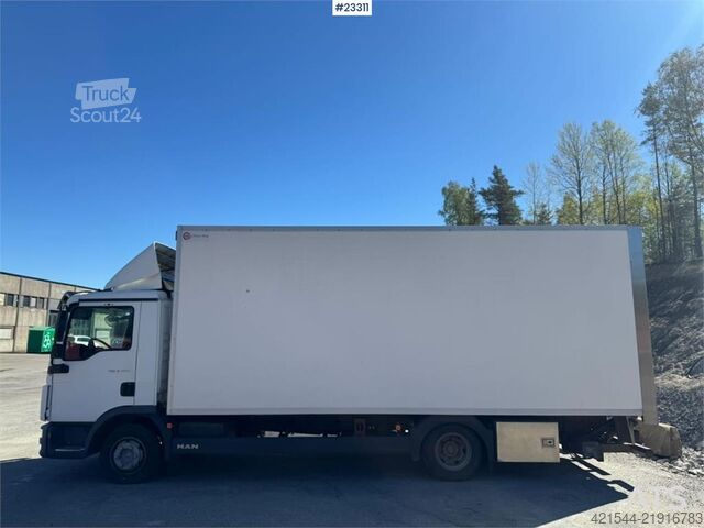 Koffert MAN TGL 8.220 4x2 box truck – 115,000 km – tail lift a