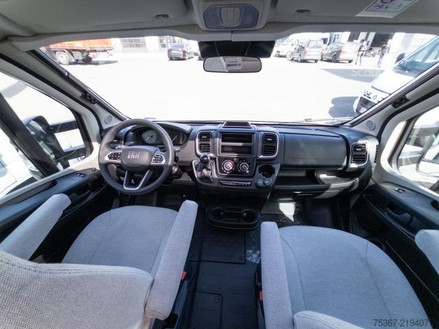 Полуинтегрированный автодом LMC Cruiser 740 EL