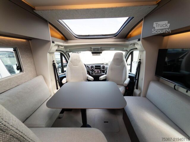 Полуинтегрированный автодом LMC Cruiser 740 EL