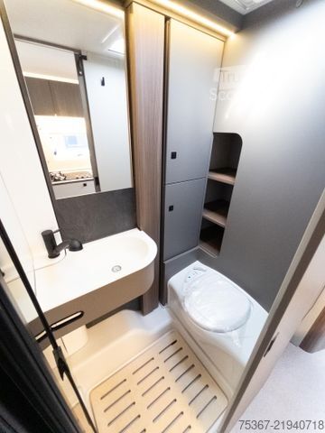 Полуинтегрированный автодом LMC Cruiser 740 EL