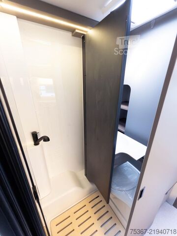 Полуинтегриран кемпер LMC Cruiser 740 EL