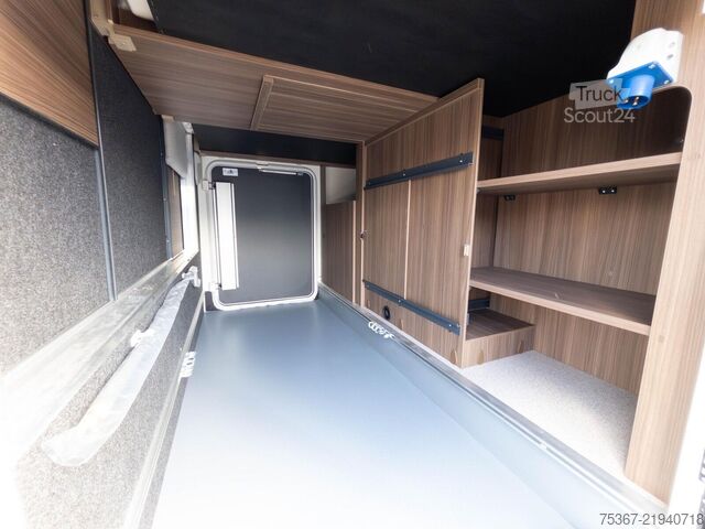Полуинтегриран кемпер LMC Cruiser 740 EL