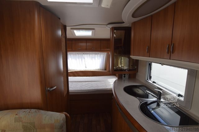Campingvogn HOBBY Excellent 440 SF mit Vorzelt