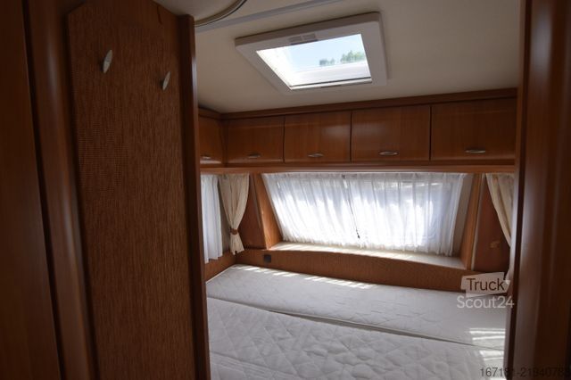 Campingvogn HOBBY Excellent 440 SF mit Vorzelt