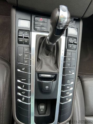 Pick-up PORSCHE Macan Turbo 3,6L V6 PANO/BOSE/CARBON/ALCANTARA