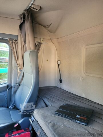 Autocarro con sovrastruttura a gru SCANIA R 440