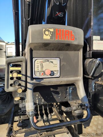 Autocarro con sovrastruttura a gru SCANIA R 440