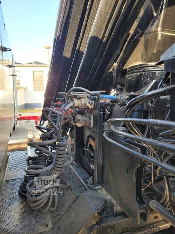 Autocarro con sovrastruttura a gru SCANIA R 440