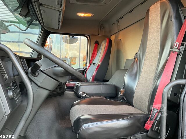 Vrachtwagen met kraan Volvo FMX 410 6x2 Palfinger 34 Tonmeter laadkraan + F...