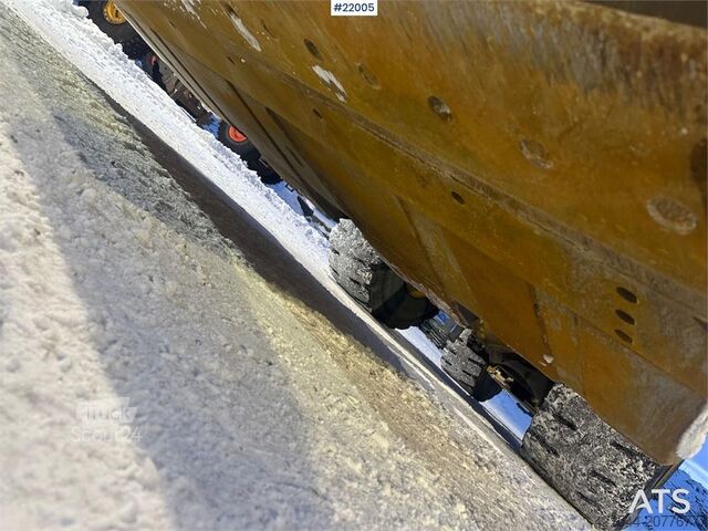 Nakladalnik CAT 980M wheel loader w/ bucket. WATCH VIDEO.