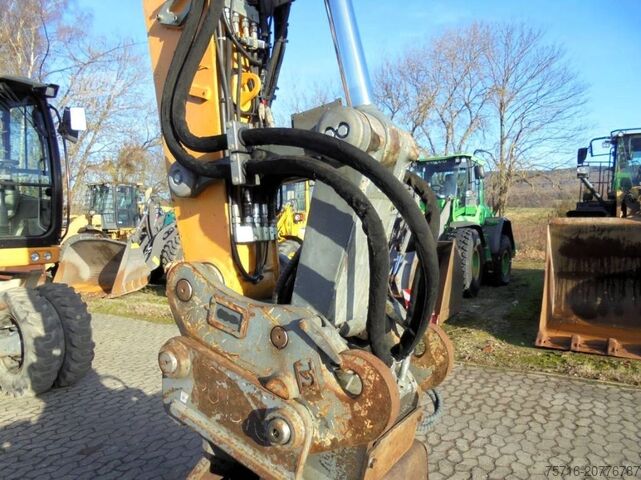 Escavatore gommato Liebherr A 920 Litronic